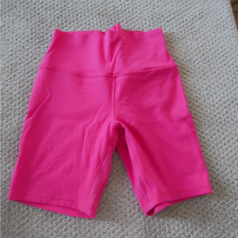 LULULEMON PINK BIKER SHORTS!!🩷 great quality and so soft! worn once!